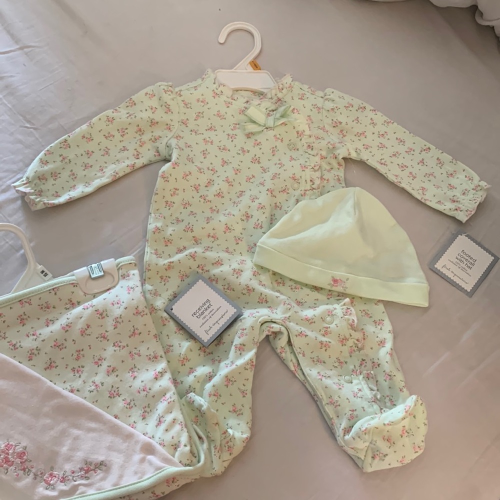 Infant 0-3mos footed coverall with hat and receiving blanket and hat